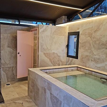 Hearts & Ponies Apartamentos Con Piscinas Privadas Cerca De La Warner Chinchon Luaran gambar