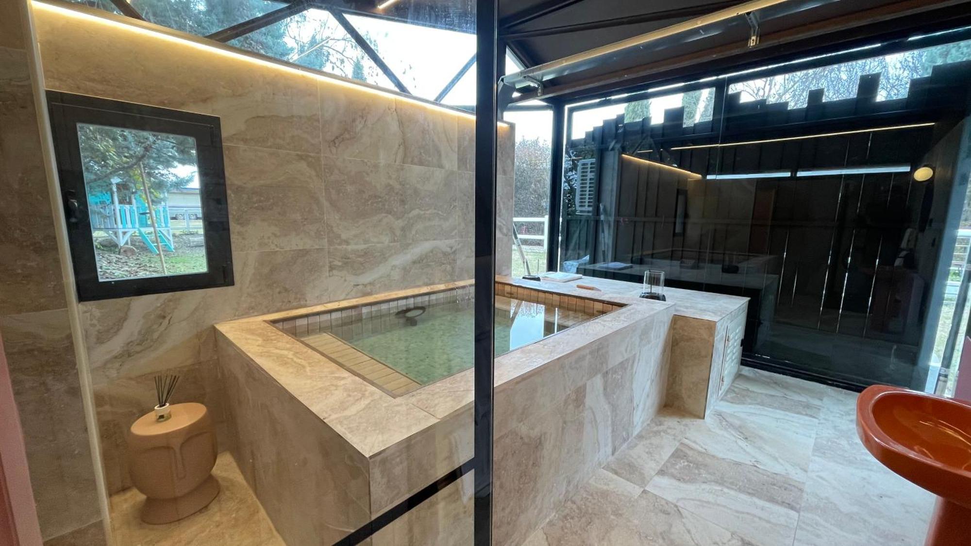 Hearts & Ponies Apartamentos Con Piscinas Privadas Cerca De La Warner Chinchon Luaran gambar